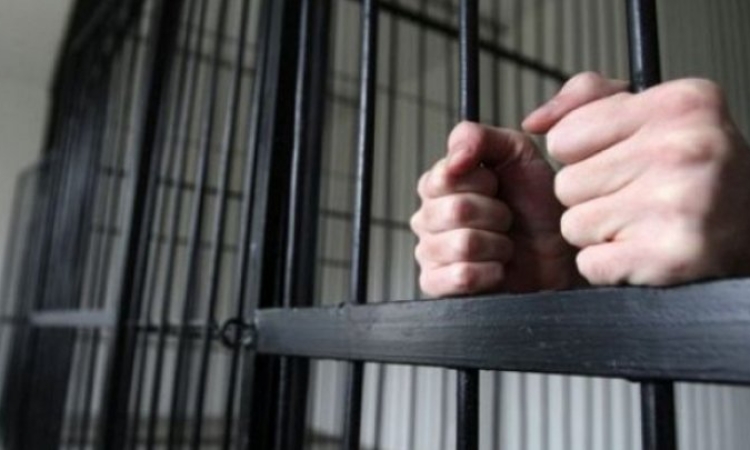 Închisoare pe viață pentru indivizii care au torturat până la moarte un bătrân din comuna Bertea, pentru a afla unde ține banii